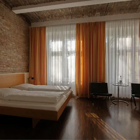 Johann Hotel